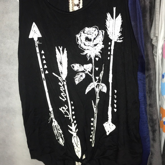 Black tank top with pattern and lace - Picture 2 of 6